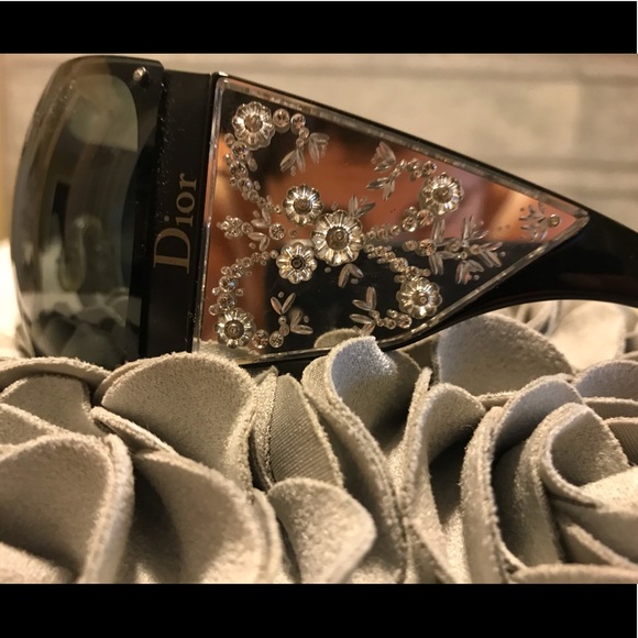 Authentic 💯 Dior Special Edition Sunglasses - Picture 4 of 9